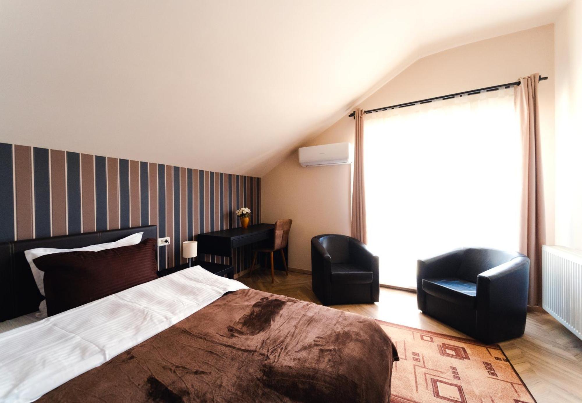 Casa Pia Hotel Alba Iulia Exterior photo